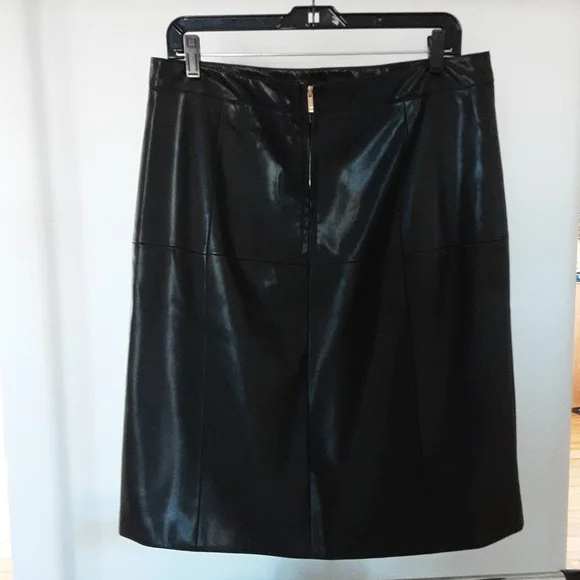 Faux leather back zip skirt - Picture 2 of 4